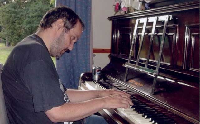 John at the piano - Swiss Cottage nursing home, Leighton Buzzard - photo by Sue Malleson