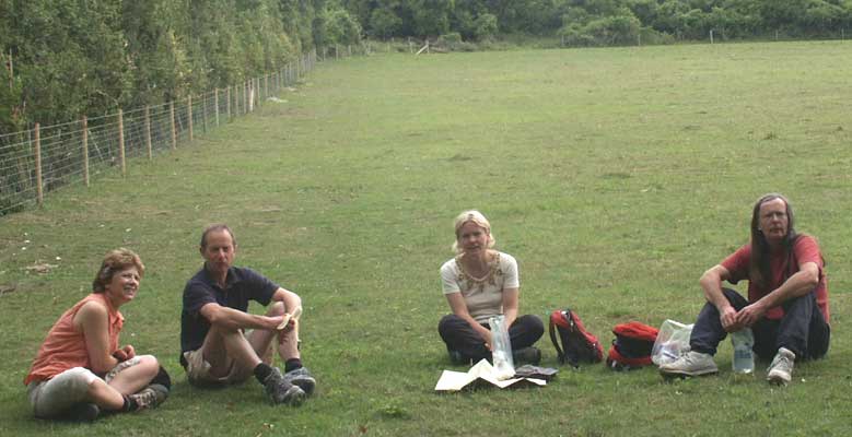 Lunch at Watlington Hill &copy;Lesley Close 2003