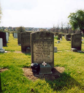 Robinson's Grave, Boythorpe Cemetery, Chesterfield © 2008 Christopher Connolly