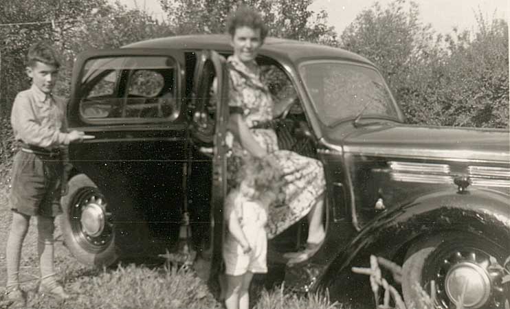 John, Isobel and Lesley at 'Briar Lea', Garsington, June 1959