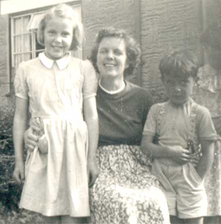 Isobel, John and Margaret at 'Briar Lee', Garsington,  August 1954
