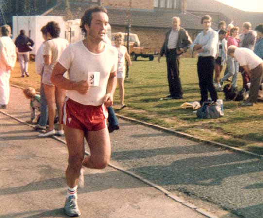 John in the 1985 Milton Keynes Half Marathon - photo by Val